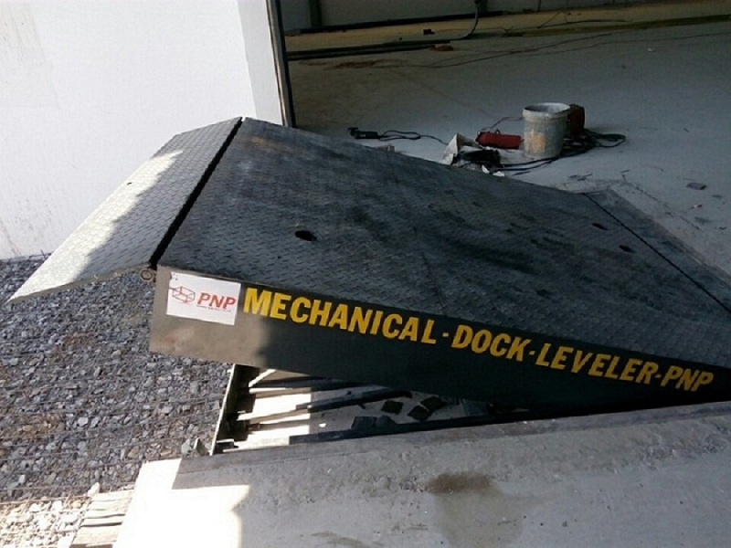 Sàn nâng cơ khí (Mechanical dock leveler)